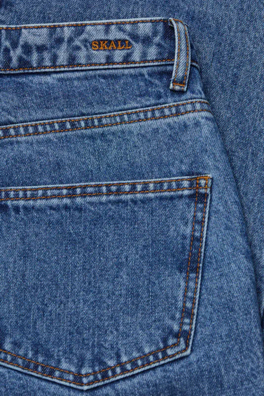 Maddy straight jeans - Worn mid blue - Skall Studio
